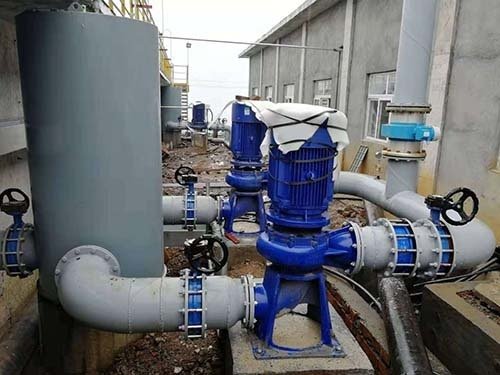 不銹鋼真空引水罐現(xiàn)場安裝圖 不銹鋼真空引水罐現(xiàn)場安裝圖